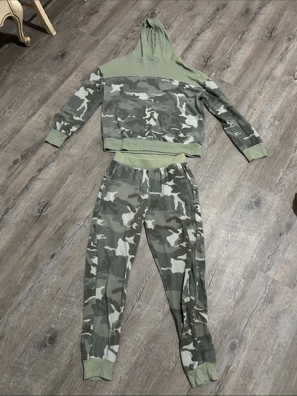 BKE Youth Large Camo Hoodie and Jogger Set